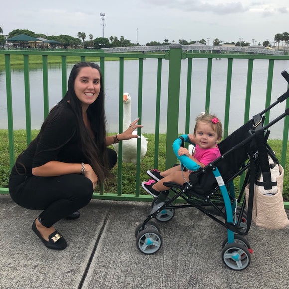 Meet Eli your Seller & Posh Ambassador 💫 - Picture 7 of 8